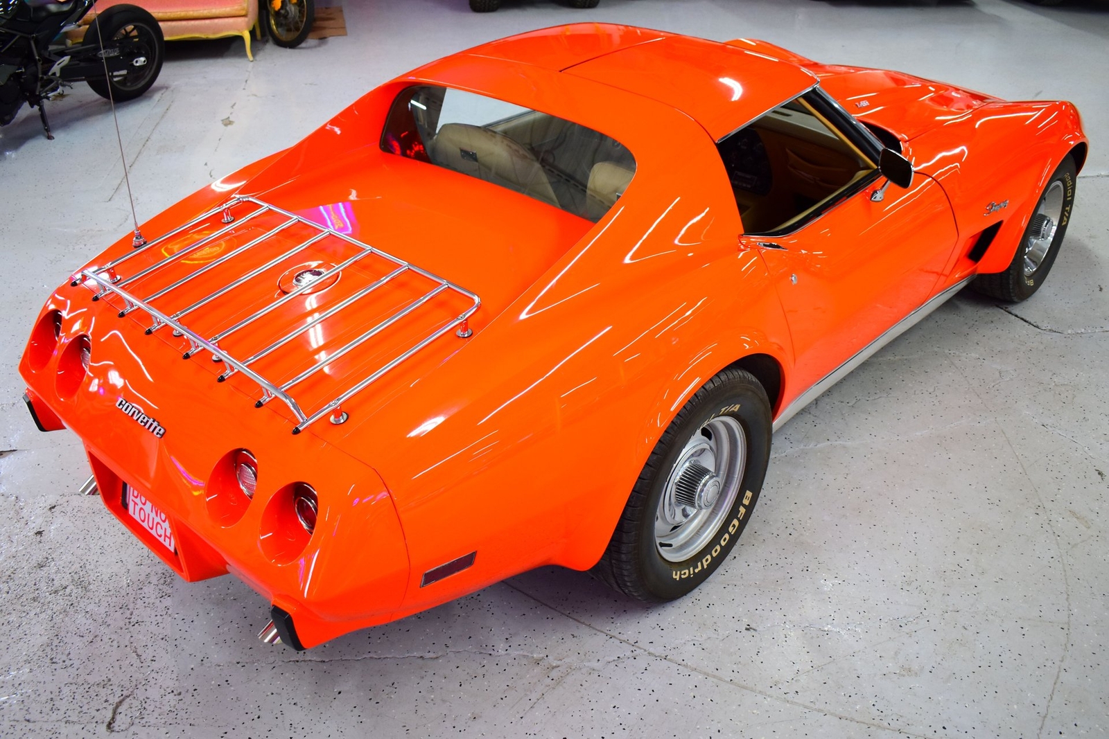 Chevrolet-Corvette-1976-Other-11