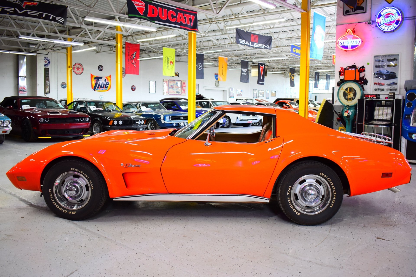 Chevrolet-Corvette-1976-Other-19