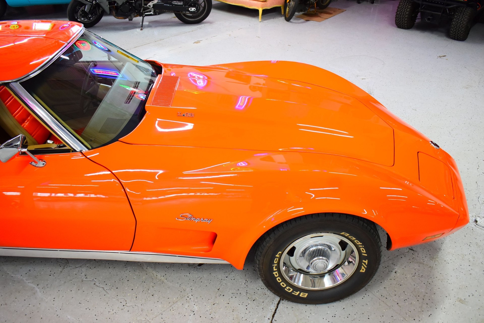 Chevrolet-Corvette-1976-Other-4