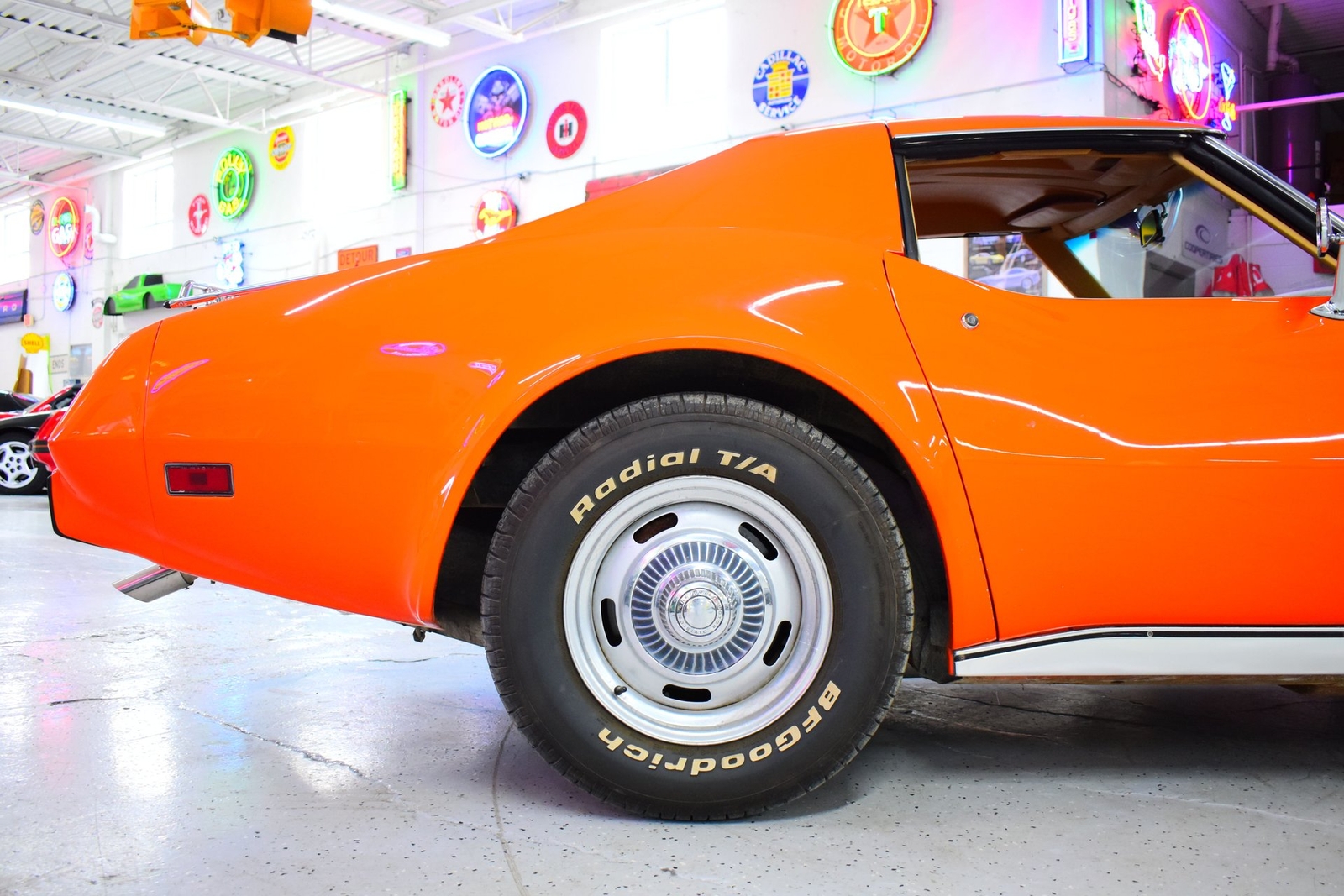 Chevrolet-Corvette-1976-Other-7