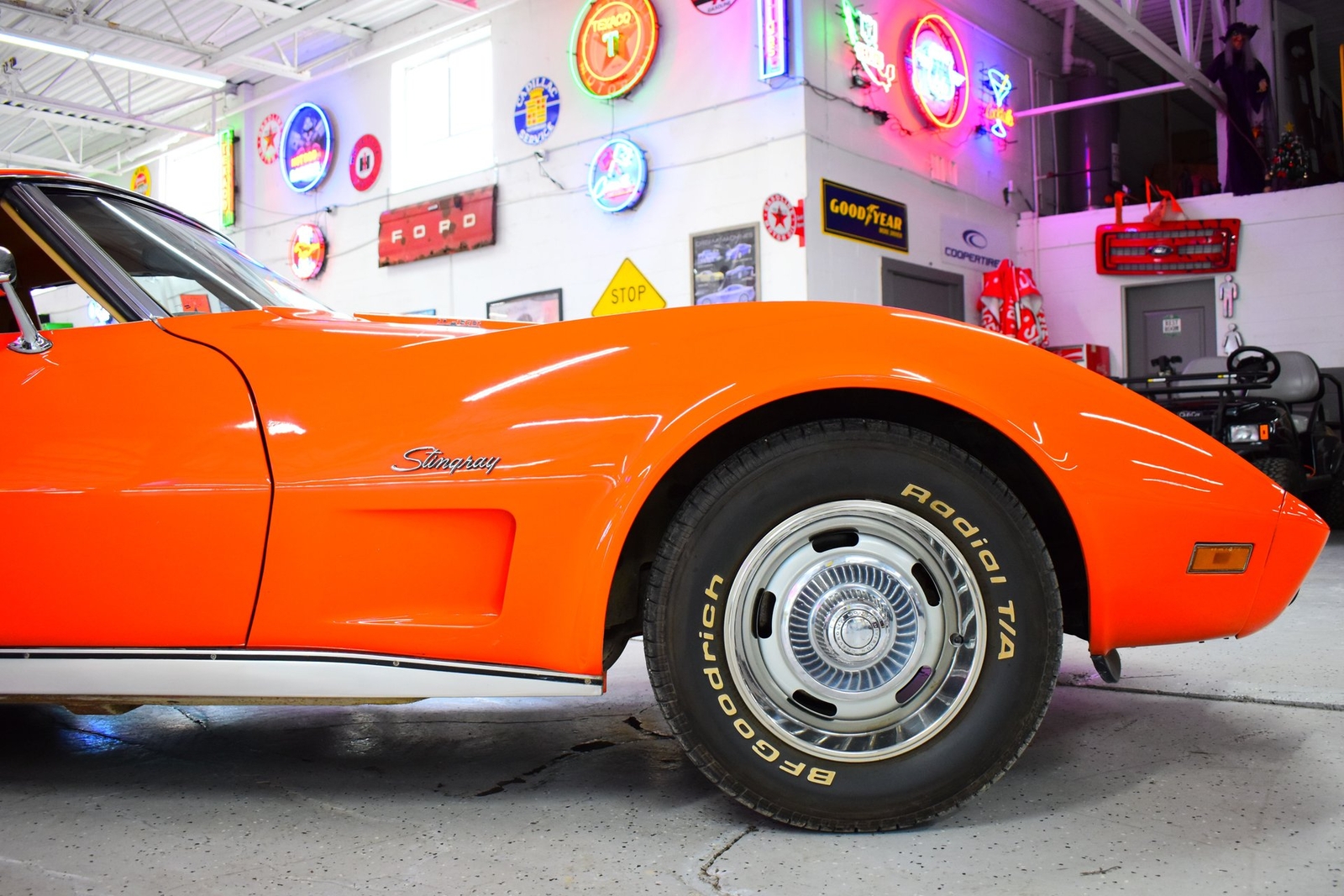 Chevrolet-Corvette-1976-Other-9