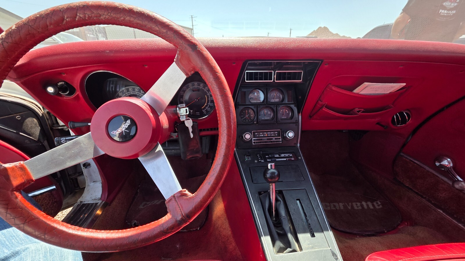 Chevrolet-Corvette-1977-Coupe-8