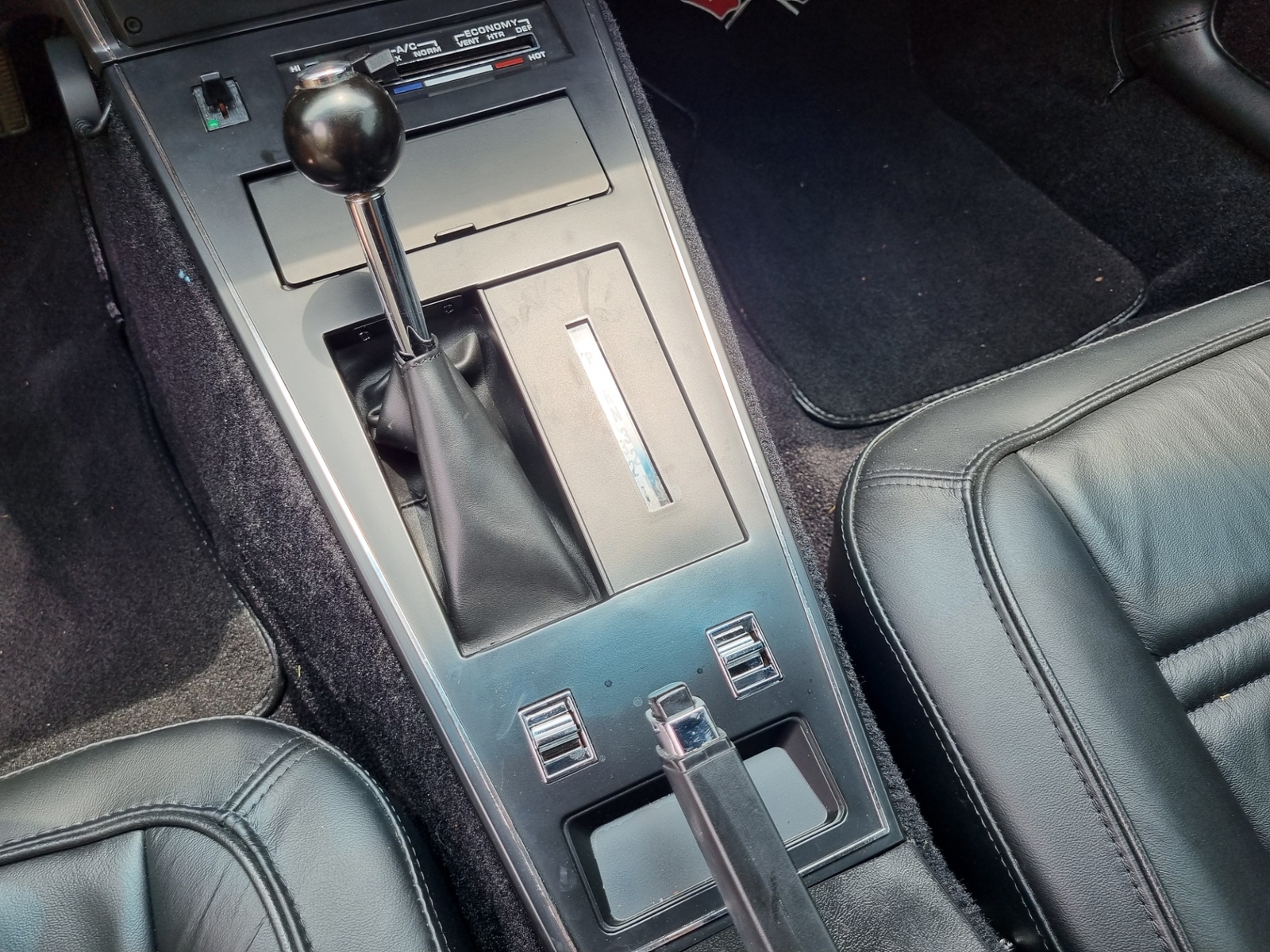 Chevrolet-Corvette-1978-T-TOP-23