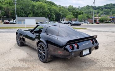 Chevrolet-Corvette-1978-T-TOP-3