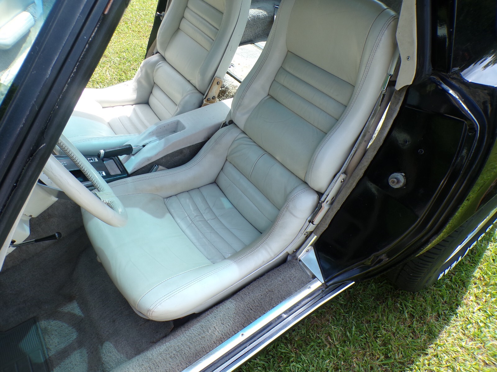 Chevrolet-Corvette-1979-Coupe-11