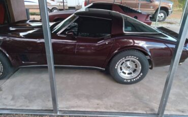 Chevrolet-Corvette-1980-1