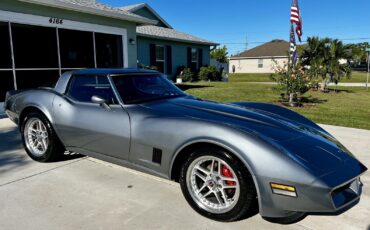 Chevrolet-Corvette-1981-Coupe-1