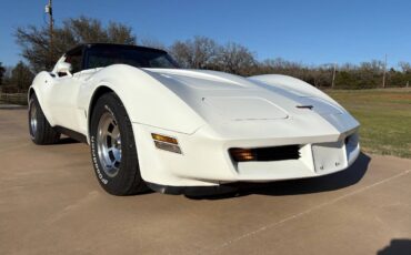Chevrolet-Corvette-1981-Coupe-1