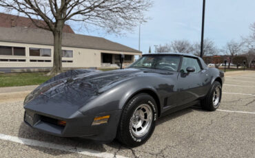 Chevrolet-Corvette-1981-Coupe-1