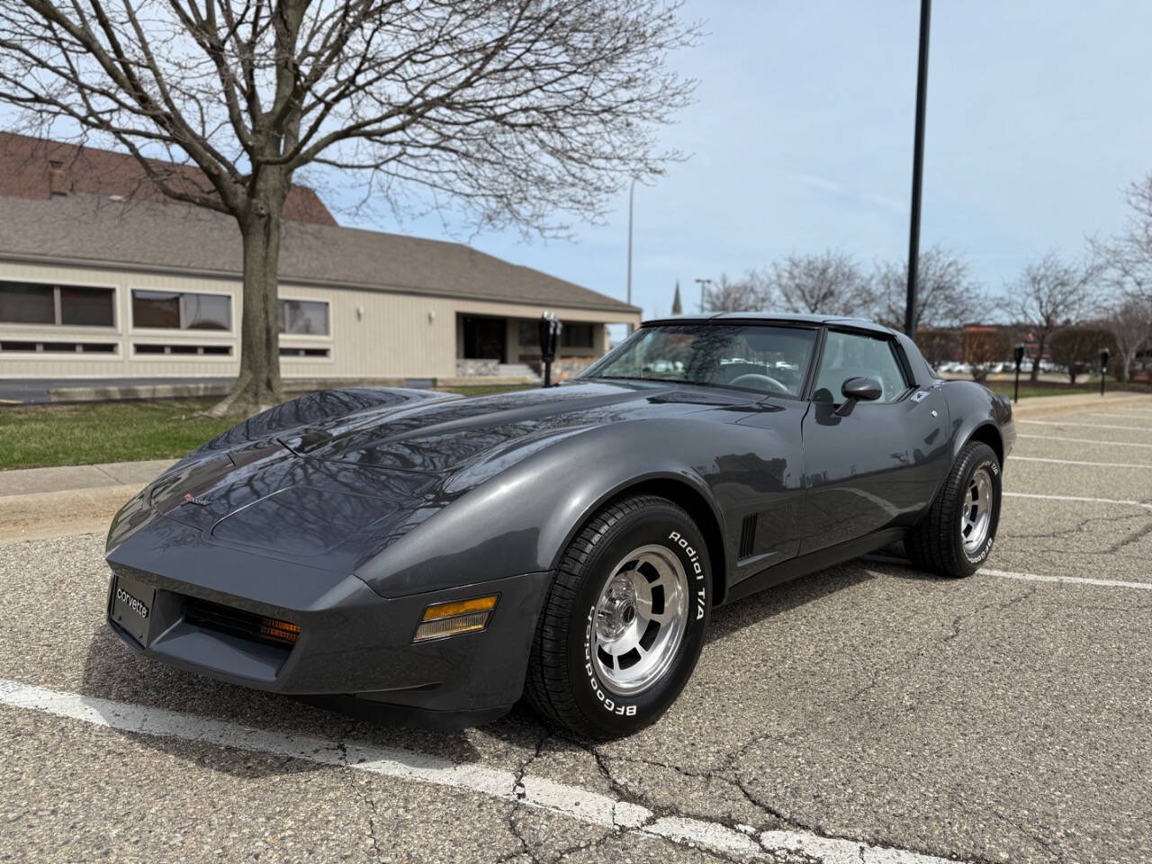 Chevrolet-Corvette-1981-Coupe-1