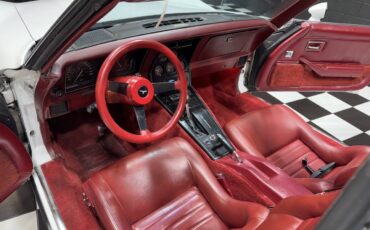 Chevrolet-Corvette-1981-Coupe-1