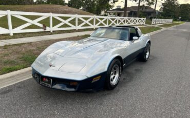 Chevrolet-Corvette-1981-Coupe-1