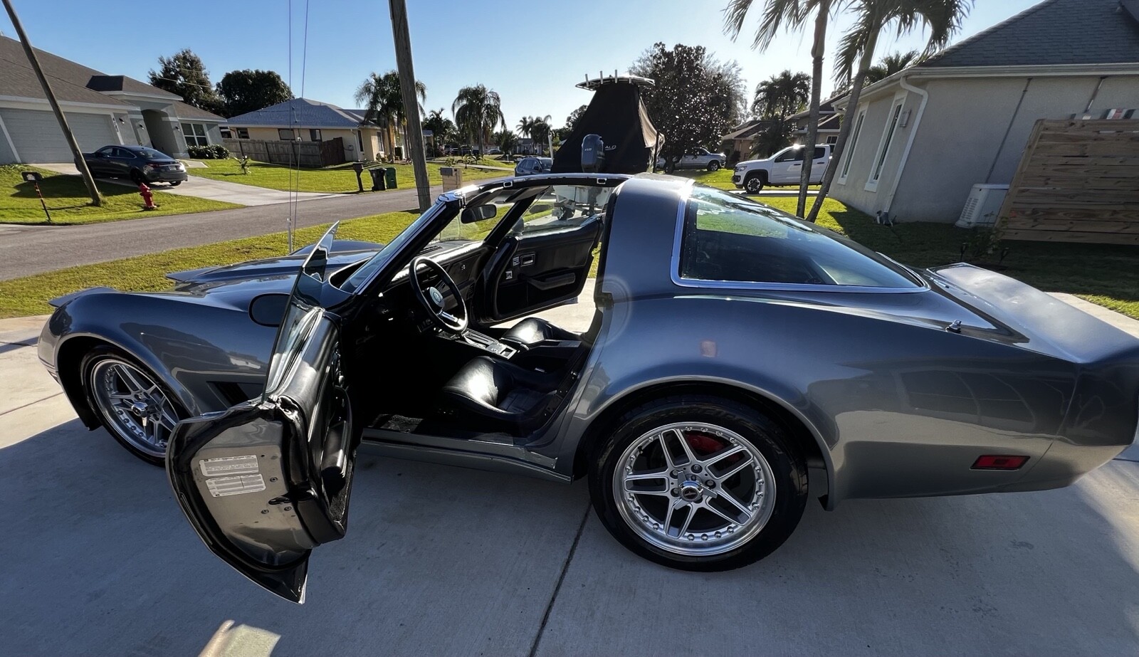 Chevrolet-Corvette-1981-Coupe-10