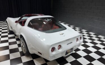 Chevrolet-Corvette-1981-Coupe-10