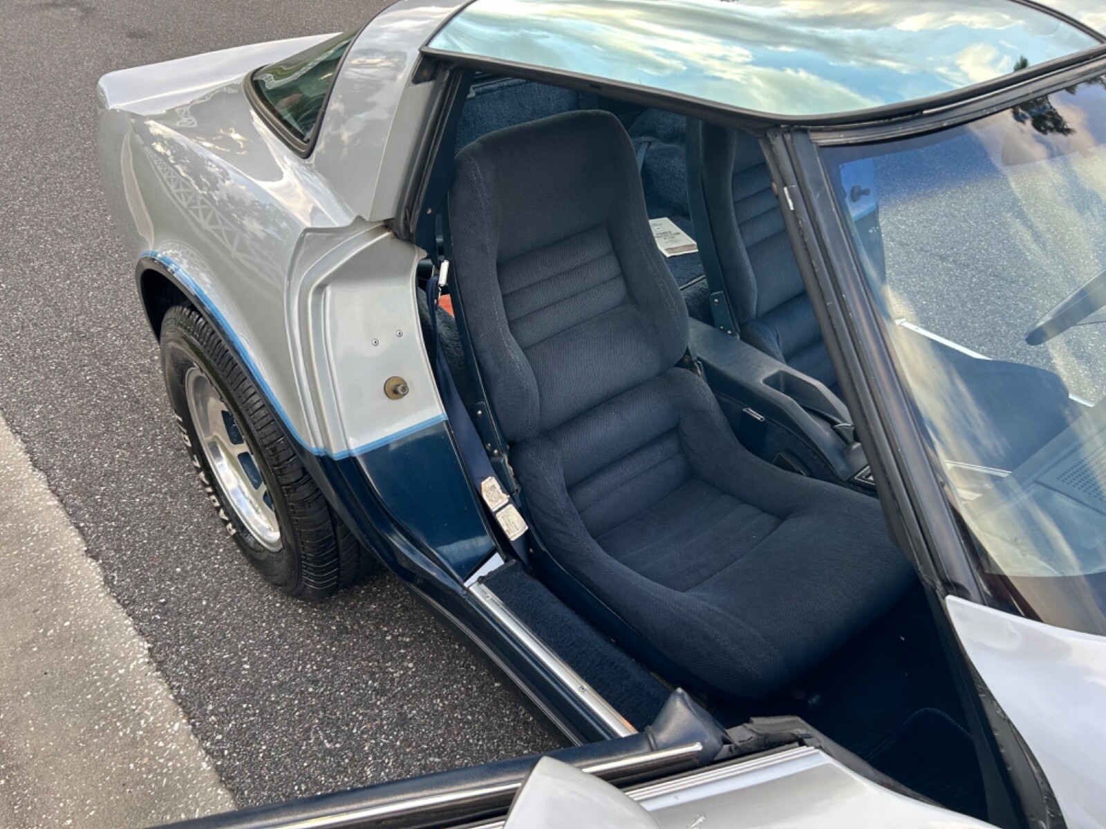 Chevrolet-Corvette-1981-Coupe-10