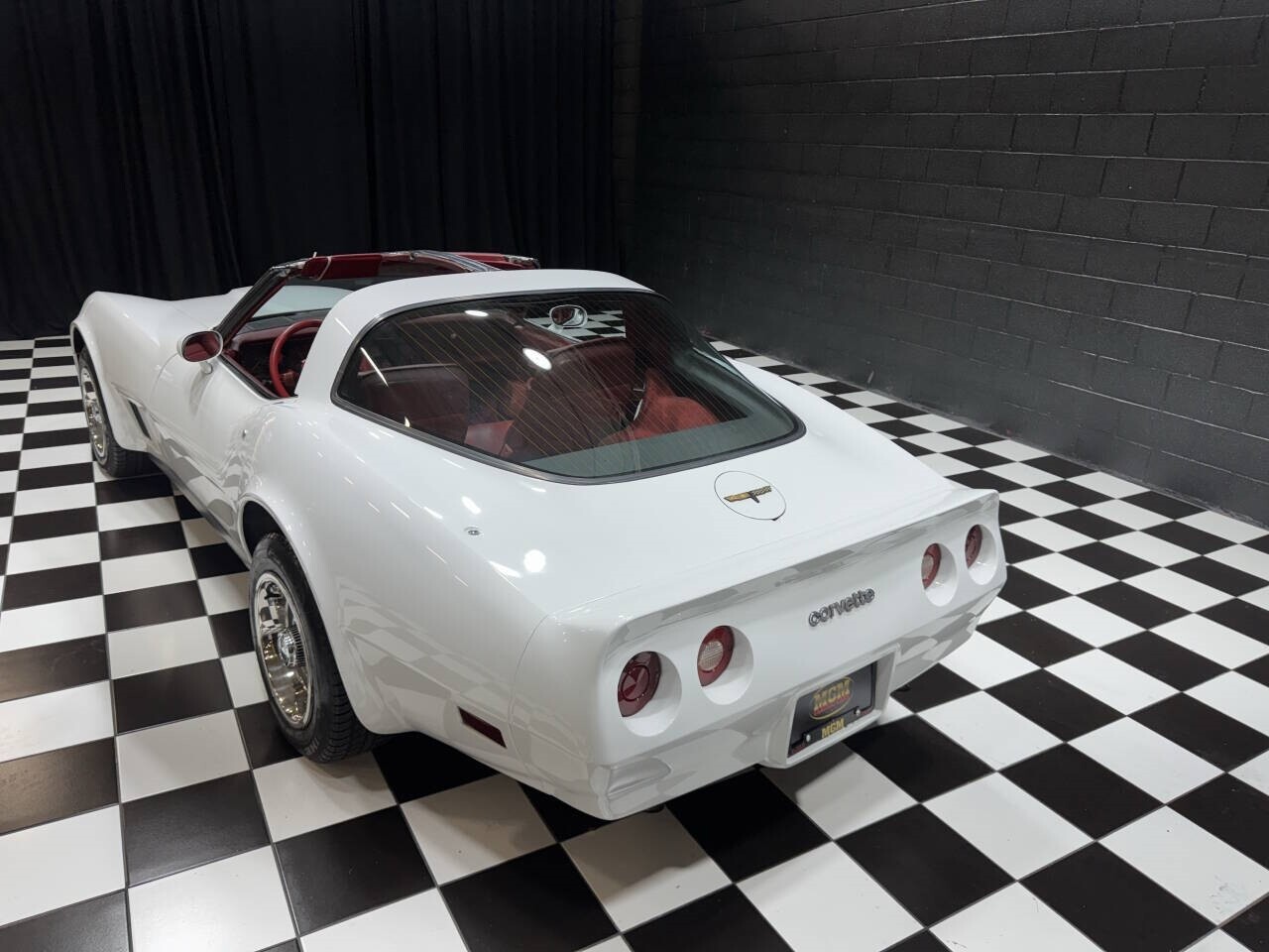 Chevrolet-Corvette-1981-Coupe-10