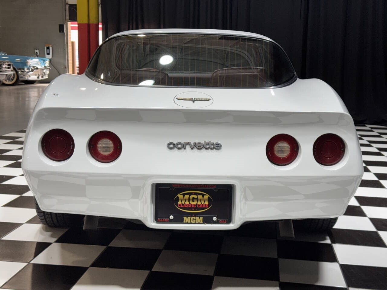 Chevrolet-Corvette-1981-Coupe-11