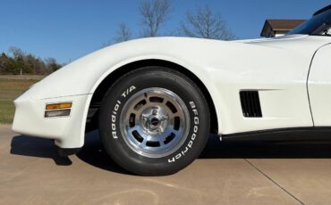 Chevrolet-Corvette-1981-Coupe-12