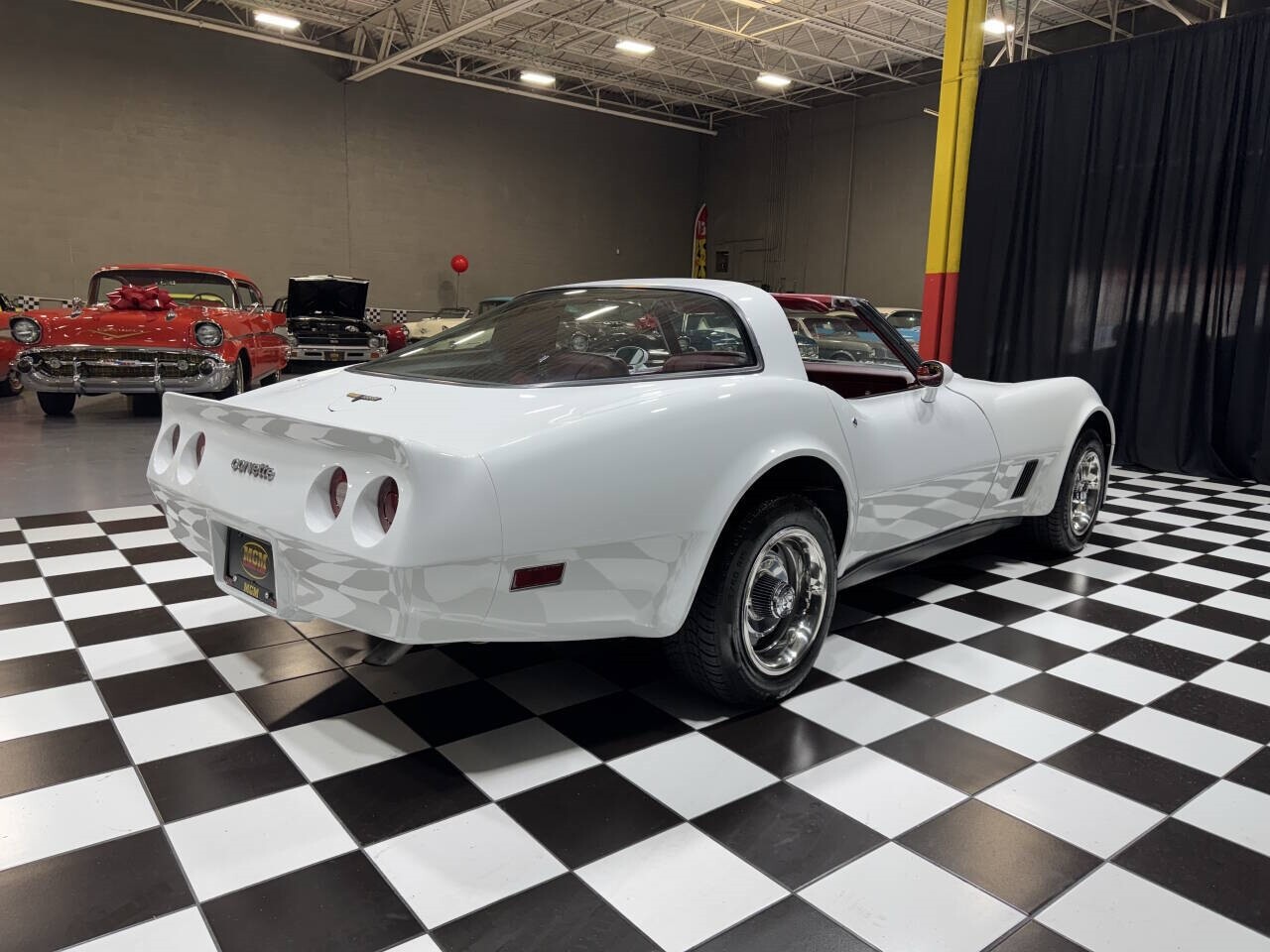 Chevrolet-Corvette-1981-Coupe-12