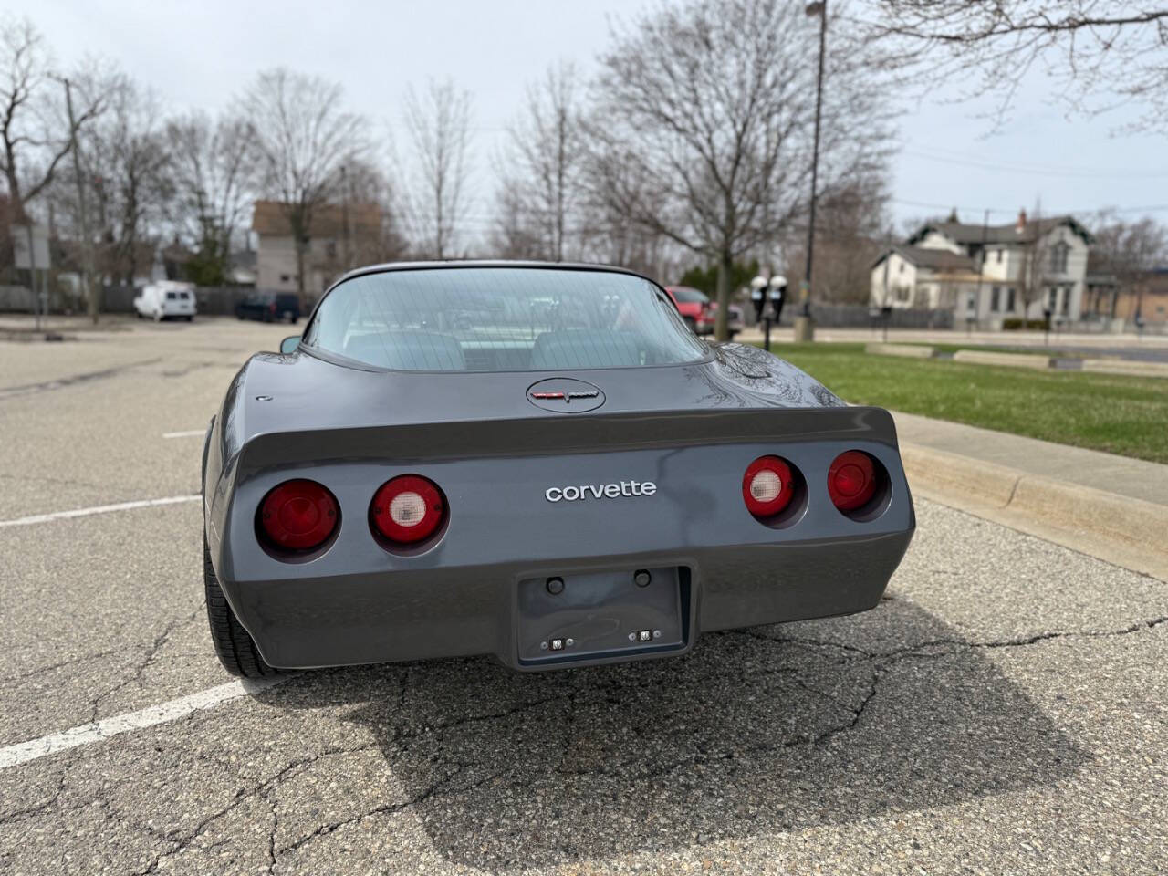 Chevrolet-Corvette-1981-Coupe-13