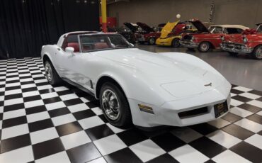 Chevrolet-Corvette-1981-Coupe-14