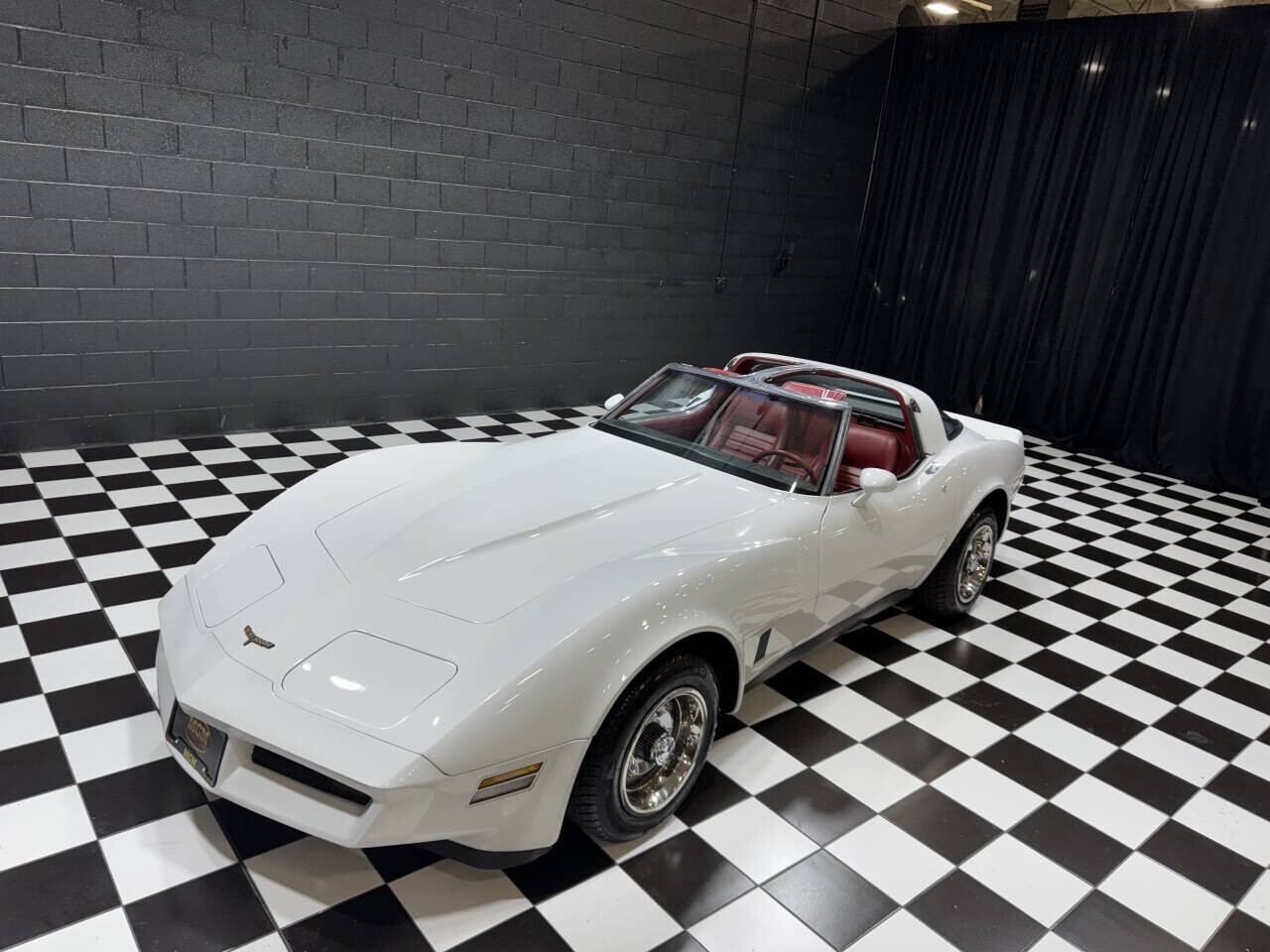 Chevrolet-Corvette-1981-Coupe-16