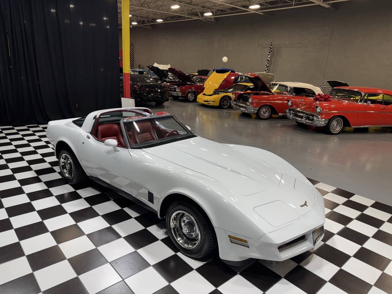 Chevrolet-Corvette-1981-Coupe-17