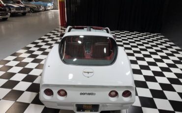 Chevrolet-Corvette-1981-Coupe-19