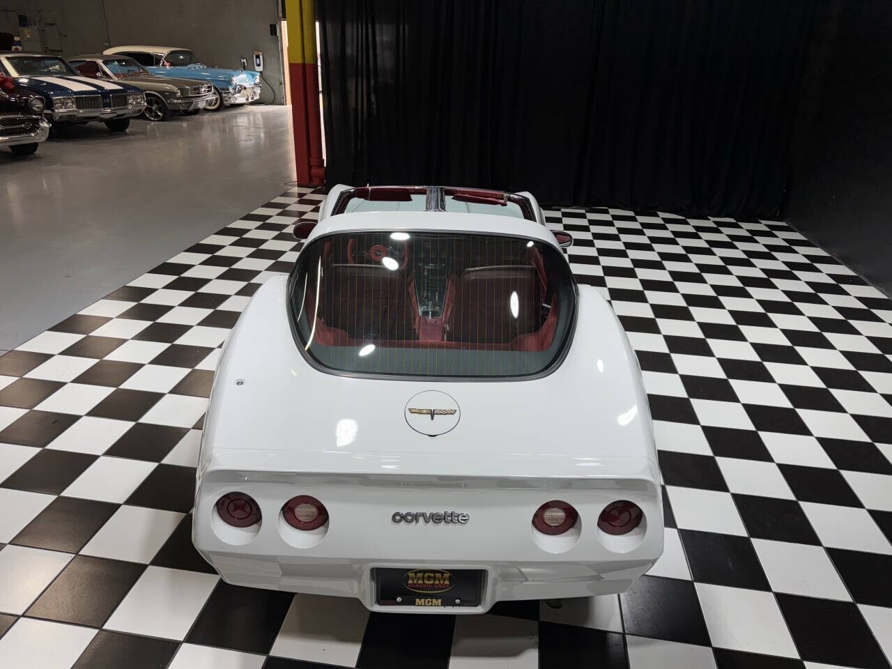 Chevrolet-Corvette-1981-Coupe-19