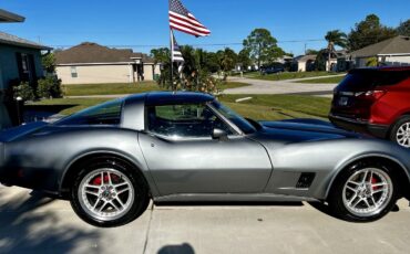 Chevrolet-Corvette-1981-Coupe-2