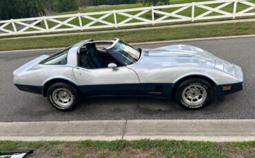 Chevrolet-Corvette-1981-Coupe-2