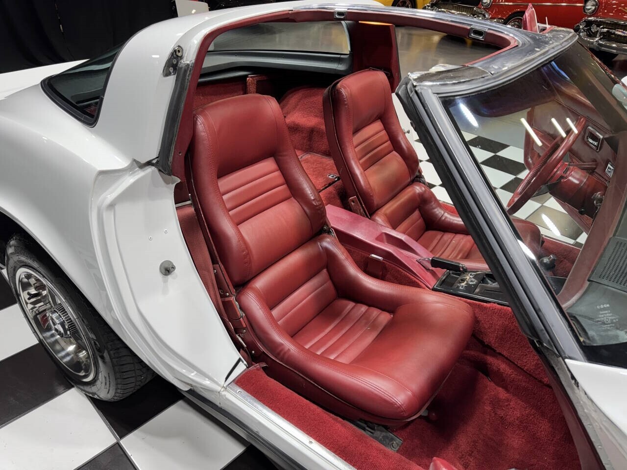 Chevrolet-Corvette-1981-Coupe-2