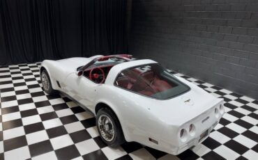 Chevrolet-Corvette-1981-Coupe-20