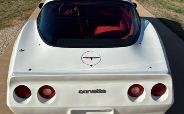 Chevrolet-Corvette-1981-Coupe-21