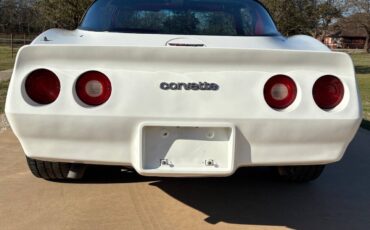 Chevrolet-Corvette-1981-Coupe-22