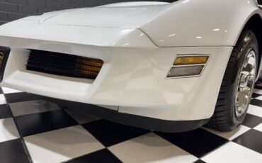 Chevrolet-Corvette-1981-Coupe-22