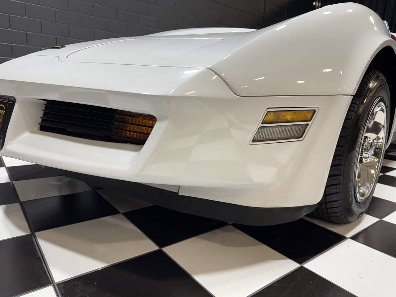 Chevrolet-Corvette-1981-Coupe-22