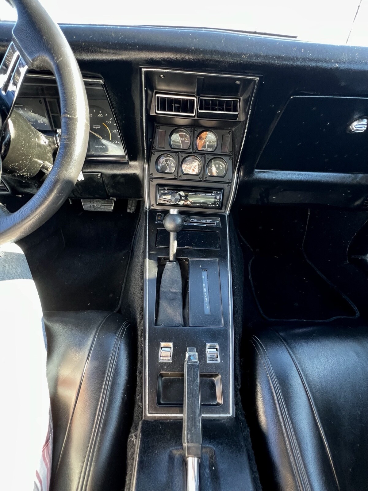 Chevrolet-Corvette-1981-Coupe-23