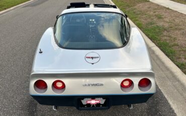 Chevrolet-Corvette-1981-Coupe-23