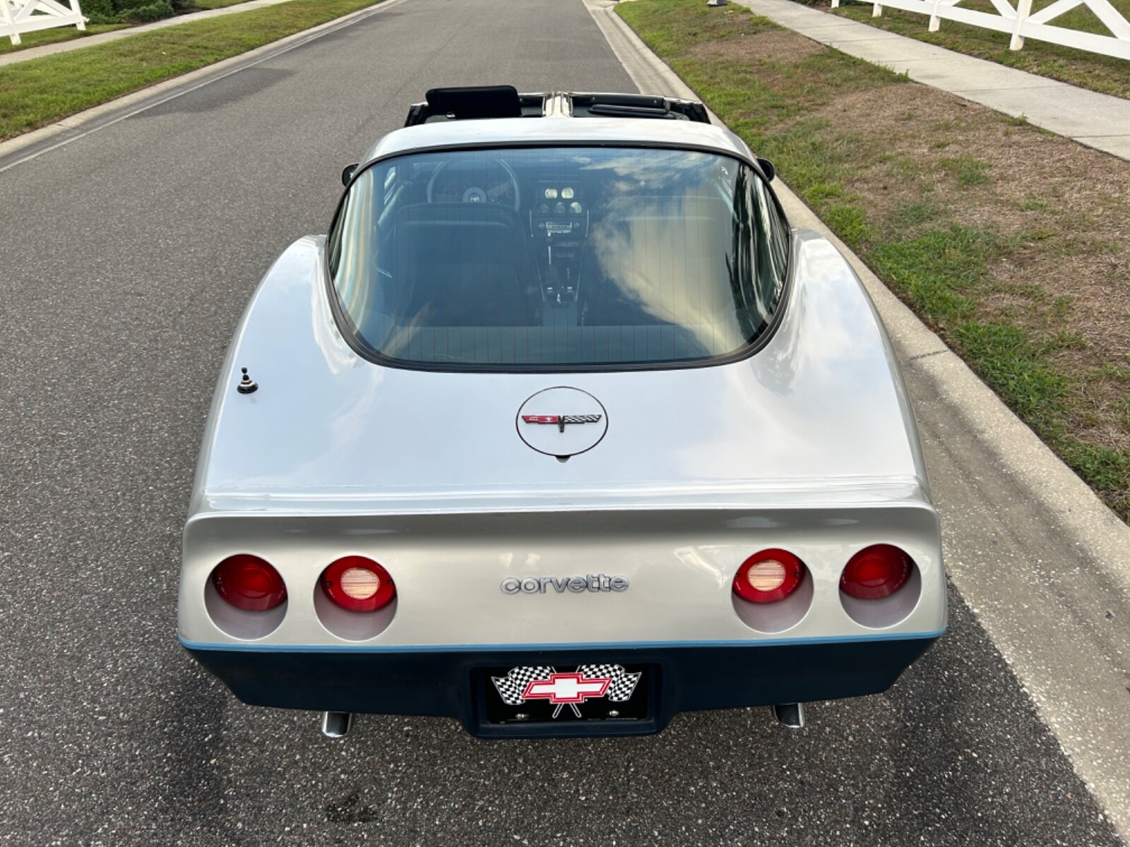 Chevrolet-Corvette-1981-Coupe-23