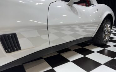 Chevrolet-Corvette-1981-Coupe-25