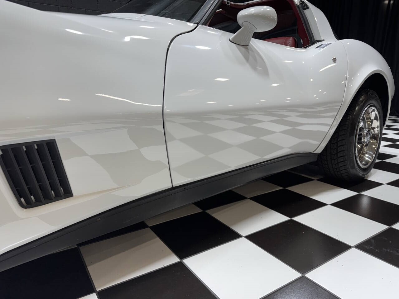 Chevrolet-Corvette-1981-Coupe-25