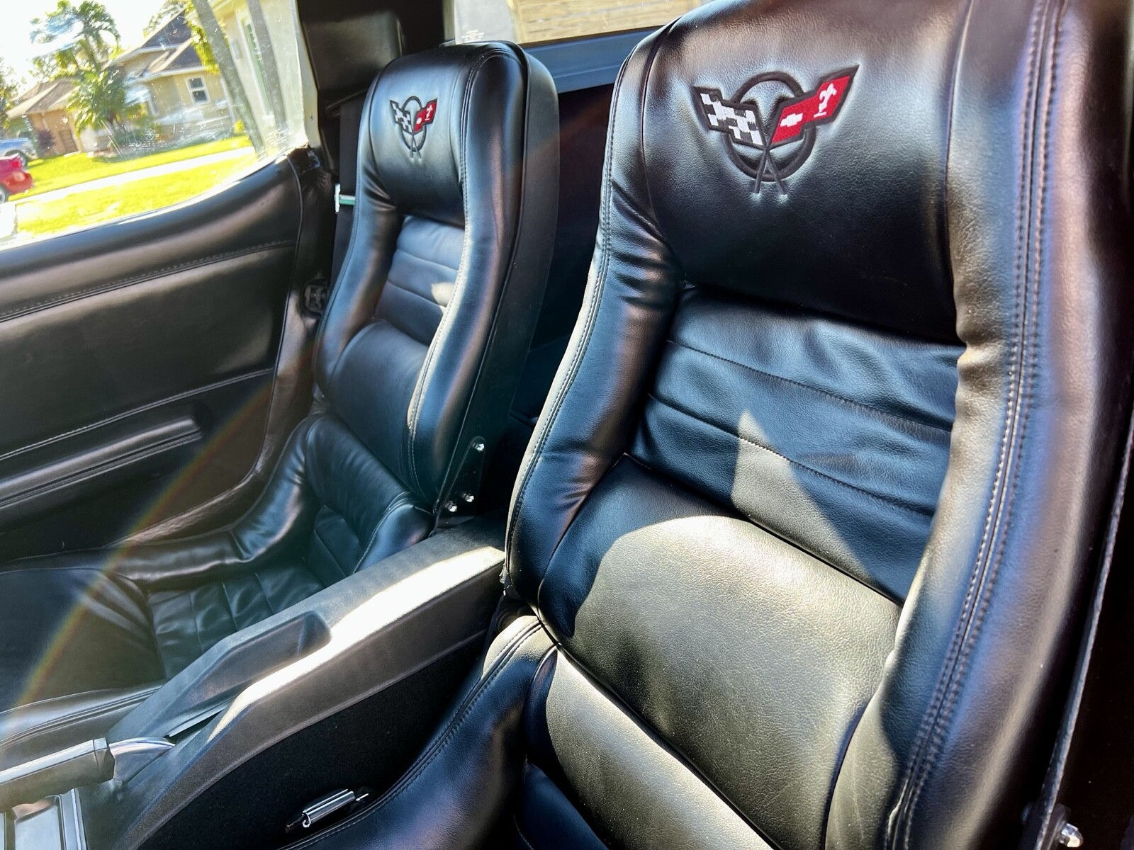 Chevrolet-Corvette-1981-Coupe-26