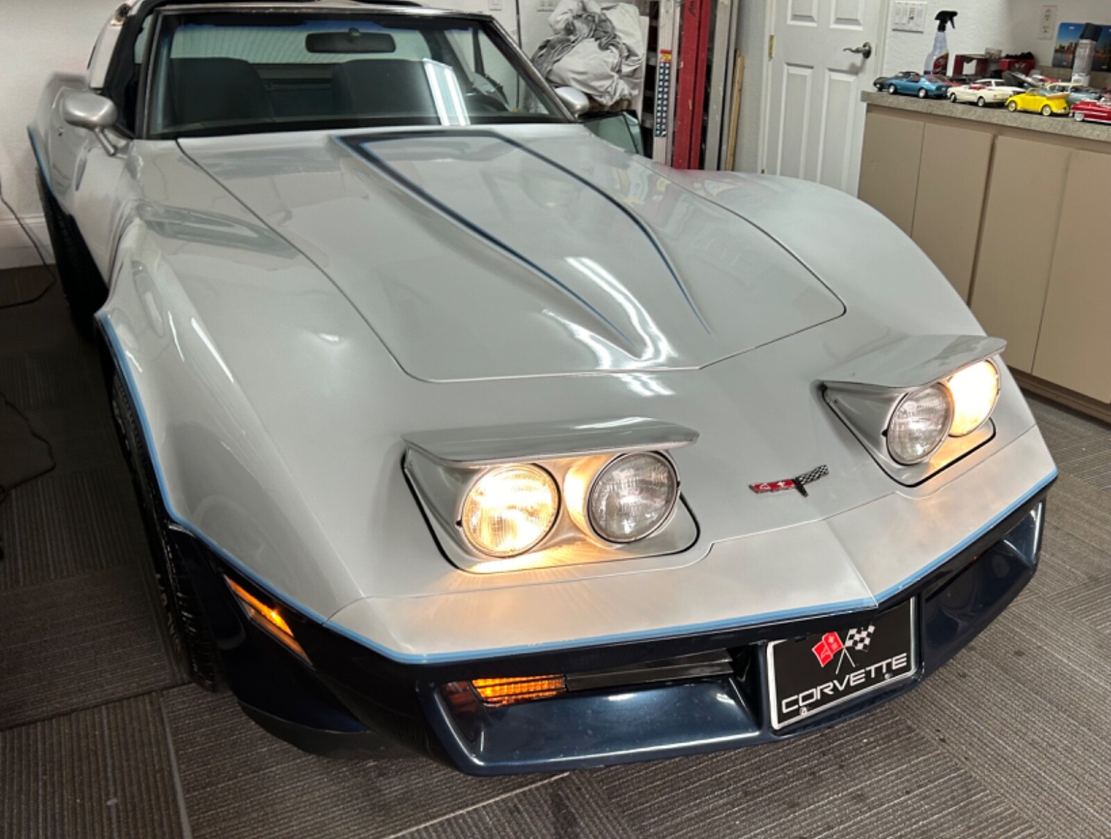 Chevrolet-Corvette-1981-Coupe-27