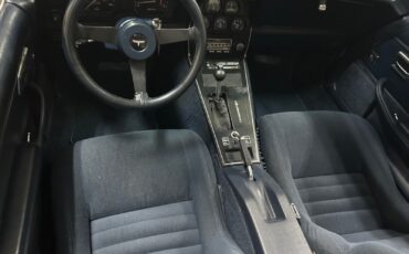 Chevrolet-Corvette-1981-Coupe-28