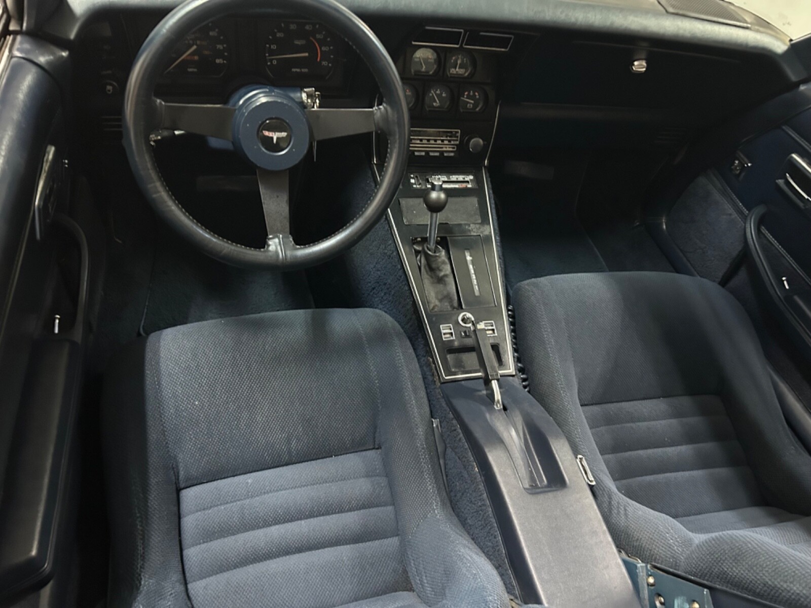 Chevrolet-Corvette-1981-Coupe-28