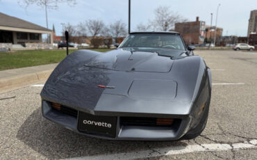 Chevrolet-Corvette-1981-Coupe-3