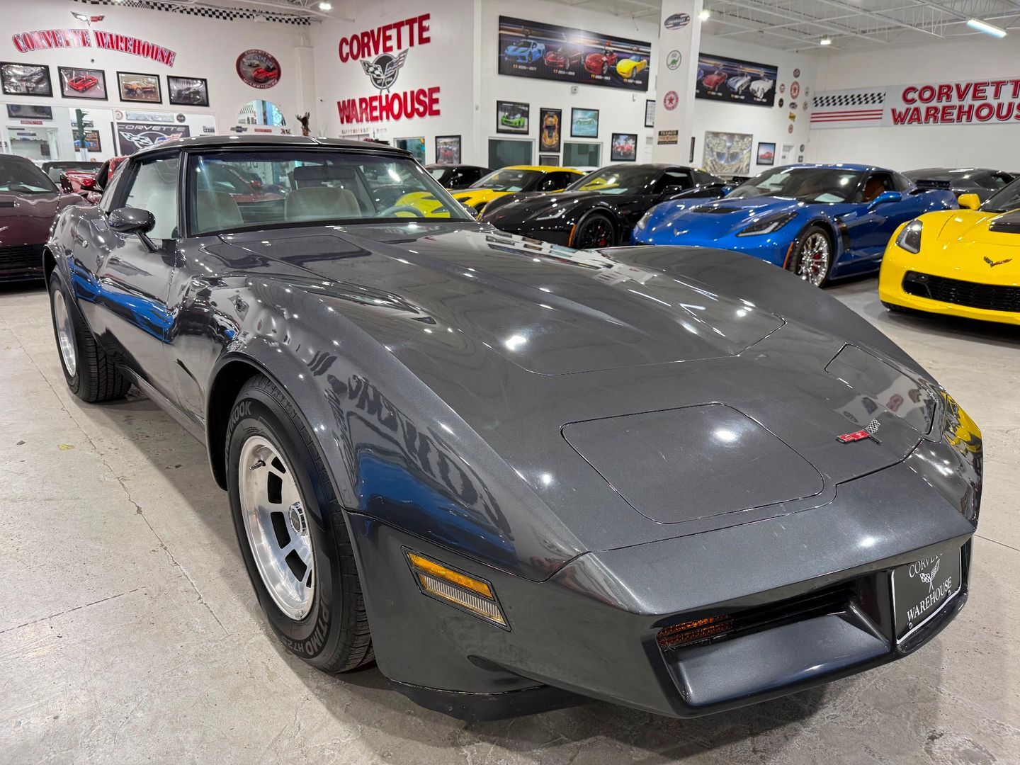 Chevrolet-Corvette-1981-Coupe-3
