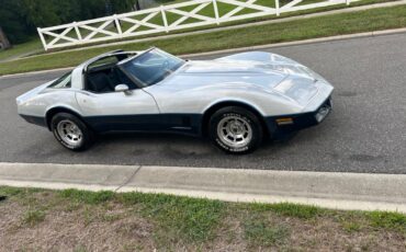 Chevrolet-Corvette-1981-Coupe-30