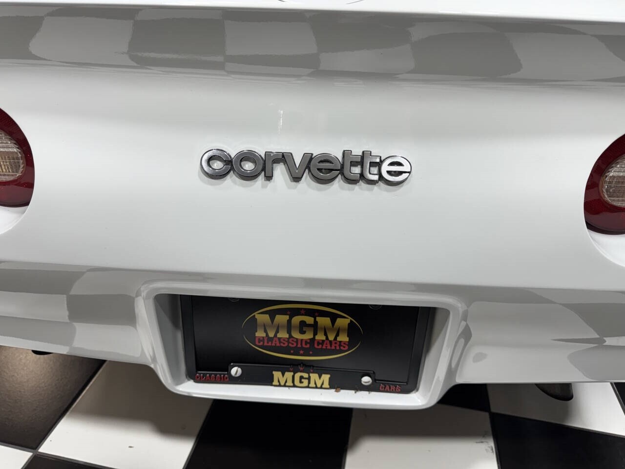 Chevrolet-Corvette-1981-Coupe-30